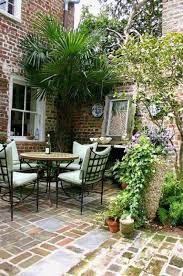 8 Simple Design Tips To Make A Small Garden Pretty Gardendesign Gardeningtips Gardening Small Courtyard Gardens Patio Garden Design Garden Design London