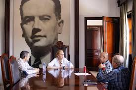 Con mucho gusto recibí en la Presidencia Municipal al Presidente de la  Cámara de Comercio, Servicios y Turismo de Tepatitlán, el Ing. Francisco Javier  Aceves Padilla, al director Omar Evangelista Pérez y