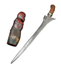 Mixed lot (2 items), Indonesia, Java: a kris dagger and a casket for  cockfight blades. - Tribal Art 2014/11/05 - Estimate: EUR 1,000 to EUR  1,200 - Dorotheum