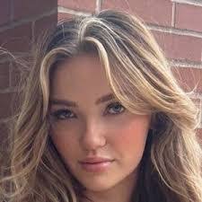 Alyssa Mckay's Instagram, Twitter & Facebook