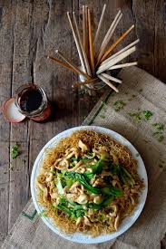 Chicken Pan Fried Noodles Gai See Chow Mein Recipe Pan Fried Noodles Chow Mein Noodle Dishes