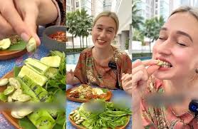 Kepincut Rasanya, Bule TikToker Ini Lahap Makan Petai dan Lalapan