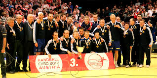 Spieler, die zuletzt nicht mehr im kader standen, sind kursiv gesetzt. Islandische Manner Handballnationalmannschaft Wikipedia