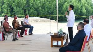 Lokasinya juga tenang sehingga enak untuk. Beri Bmk Untuk Pelaku Usaha Kecil Di Labuan Bajo Presiden Jangan Pernah Menyerah Dan Tetap Semangat Kabarpolitik Com