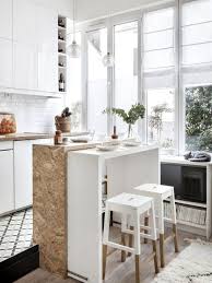 Un Petit Loft Parisien Dans Une Ancienne Ecole Design D Interieur De Grenier Petit Grenier Appartement Avec Petit Grenier