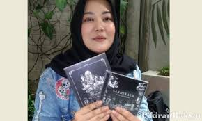 Selamat mengikuti senjakala, sisi lain dari indah gurat senja. 4600 Hantu Ivanna Risa Saraswati Hd Gambar Hantu