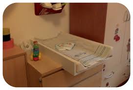 la table a langer de biscotto diy table a langer fabriquer table a langer table a langer bois