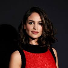 The movie starts by establishing the (mostly legal) scam marla is running with the help of her colleague and girlfriend fran (eiza gonzález), a doctor (alicia. Eiza Gonzalez Is Tired Of Latinx Stereotypes In Film