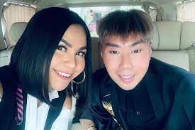 Tapi chalenge ini malah dituding jadi aksi para artis menyindir roy kiyoshi. Dibilang Mirip Beauty Blender Roy Kiyoshi Potong Dagu Lancipnya