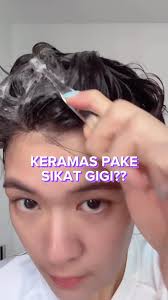 Mia masih dalam misi membuktikan kebenaran kalau keramas dengan cara  digosok pakai sikat gigi bisa membuat rambut jadi ga berminyak 🤔🤔,  Kira-kira kamu bakal cobain cara ini juga ga? Share pendapatmu ...