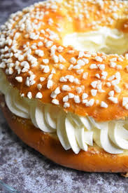 Le Royaume Recette Du Gateau Des Rois Recette En 2020 Gateaux Des Rois Recette Christophe Michalak Recette Moelleux