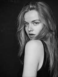 Lorena Cummings's Instagram, Twitter & Facebook