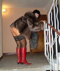 Секс с красивой девушкой в шубе - вот так искренне горячо...