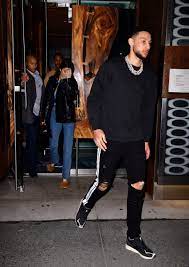 Simmons' style is based on scoring around the rim. Fashion Shopping Style Kendall Jenner Swapped These Sexy Heels For Sneakers During Her Valentine S Date With Ben Simmons Popsugar Fashion Photo 13
