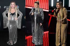 Like so many americans making pledges in 2020 — to gain financial freedom or find true happiness. Kelly Clarkson Made The Most Of Her Billboard Music Award Spotlight With Eight Outfit Changes Vanity Fair