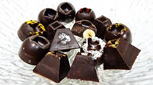 Provvedi tu stesso a creare un pensiero originale, prepara dei golosi cioccolatini fatti in casa. Cioccolatini Home Made Con Burro Di Cacao E Zucchero Di Cocco Youtube