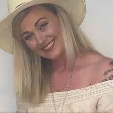 Jennifer Singleton's Instagram, Twitter & Facebook