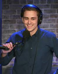 Steve Nowicki and His New Girlfriend Get Caught Making Out in Public