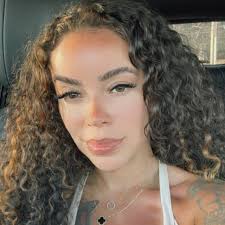 Alexis Goodfellow's Instagram, Twitter & Facebook