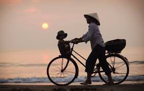 Hình Ảnh Mẹ Đẹp Đẽ, Chan Chứa Tình Thương Con Và Gia Đình