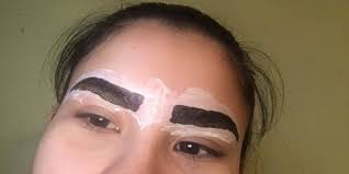 You can either get your brows dyed by a hairstylist at a salon or simply do it by your own in your home. This Girl S At Home Eyebrow Tinting Technique Is Going Viral Allure