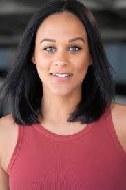 Julia Hunter's Instagram, Twitter & Facebook