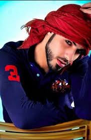 6 Pose Si Ganteng Omar Borkan yang Diusir dari Arab Saudi