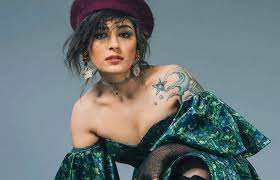 Ailesi denizli'de yaşayan ses sanatçısı melek mosso, i̇stanbul sözleşmesi'ne destek veren konuşmasından dolayı elinden mikrofonun alınıp, sahneden indirildiğini söyledi. Melek Mosso Hayal Kahvesi Nde Ozgur Kocaeli Gazetesi