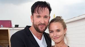 Laura müller, 21, machte nie ein geheimnis daraus, dass sie sich ein baby mit michael wendler, 49, wünscht. Laura Muller Schwanger Dieses Bild Ist Eindeutig Intouch