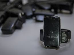 Como a tecnologia da tornozeleira eletrônica mantém presos na linha? -  04042019 - UOL TILT