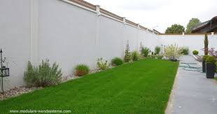 Sichtschutzwand Mit Alulattung In Holzoptik Gartengestaltung Tor Design Sichtschutz