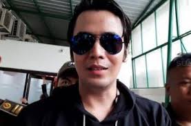 Kriss hatta on wn network delivers the latest videos and editable pages for news & events, including entertainment, music, sports, science and more, sign up and share your playlists. Kriss Hatta Sudah Tahu Orang Di Balik Akun Twitter Digeeembok Siapa Matamata Com