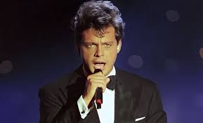 El día que Luis Miguel cantó en Los Pinos, su vínculo con Carlos Salinas de  Gortari