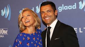 She keeps things minimal with sleek. Kelly Ripa Mark Consuelos Daughter Lola Walked In On Them Having Sex Access