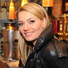 Alle highlights, die besten outtakes und hintergrundinfos zu knallerfrauen findet ihr hier. Umfrage Findet Ihr Sie Attraktiv Liebe Und Beziehung Frauen