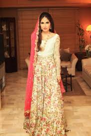 Nah, pada kesempatan kali ini admin blog desainmodelbaju.com akan memberikan sajian terbaik mengenai beberapa model dress batik panjang yang mampu memberikan kesan gaya penampilan terbaru dengan memakai model baju long dress batik lengan panjang baik itu untuk menghadiri kondangan acara pesta pernikahan, bekerja, bahkan saat acara santai sekalipun. 15 Dress Batik Pesta Ideas Batik Dress Batik Fashion Fashion
