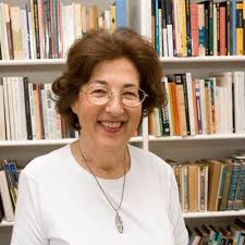 Teolinda gersão estudou nas universidades de coimbra, tübingen e berlim, foi leitora de português na universidade técnica de berlim e professora catedrática da universidade nova de lisboa, onde. Palavra De Autor Teolinda Gersao 18 A Dona Branca Era Honesta Ajudou Muitas Pessoas By Expresso