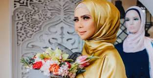 Artis menyeru orang ramai duduk rumah. Tak Sabar Nak Melaram Tapi Tahun Ini 20 Pasang Sahaja Baju Raya Che Ta