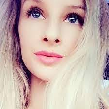 Lola Metz's Instagram, Twitter & Facebook