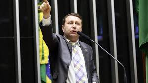 O single algo raro integrará o próximo projeto do cantor david soares e foi lançado, recentemente, pela graça music aqui no canal.as cenas do videoclipe. David Soares Quem E O Deputado Que Propoe Perdao A Dividas De Igrejas