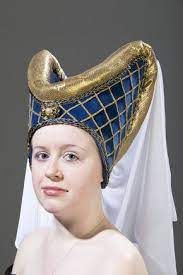 Coiffure Medieval Escoffion Coiffures Medievales Costume Medieval Vetements De La Renaissance