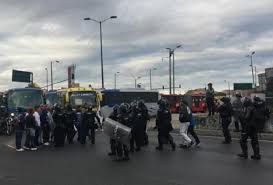 Bogotanos reportan falta de buses en transmilenio y aglomeraciones tras inicio de la cuarentena estricta. Noticias Bogota Denuncian Agresion Contra Jovenes En El Portal Americas Alerta Bogota