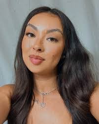 Leigh Cooper's Instagram, Twitter & Facebook