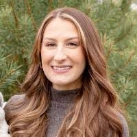 Kristin Younes's Instagram, Twitter & Facebook