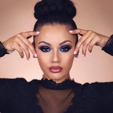 Amanda Windle's Instagram, Twitter & Facebook