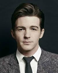 Jared drake bell (june 27, 1986), better known as drake bell, is an american actor, comedian, guitarist, singer/songwriter, producer, and occasional television director. Drake Bell Zoey 101 Wiki Fandom