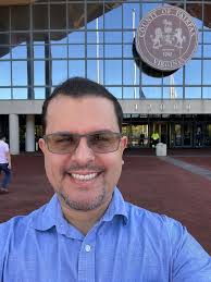 Freddy Serrano deja la televisión para trabajar con el Gobierno Federal de  Estados Unidos