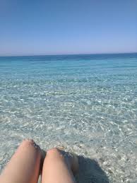 Dal capo mannu si sviluppano le falesie calcaree che risalgono la costa verso nord, alternandosi a baie e spiagge. Il Mare In Sardegna Il 25 05 La Fortuna Di Esser Nati In Questa Terra Isaruttas Oristano Sardegna Maggio Mare Sardinia Beach