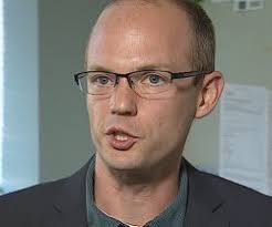 Fact checking Drew Barnes: Ain't no sunshine in that man's talking points