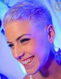 Deze 10 Dames Bewijzen Dat Een Kort Geschoren Kapsel Geweldig Kan Staan Very Short Hair Short Hair Styles Pixie Very Short Haircuts